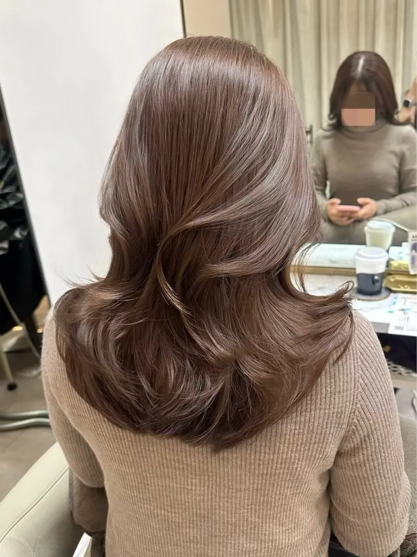 ミディアム カラー レイヤーカット 韓国ヘア🦢🖤 Sayumiのヘアスタイル