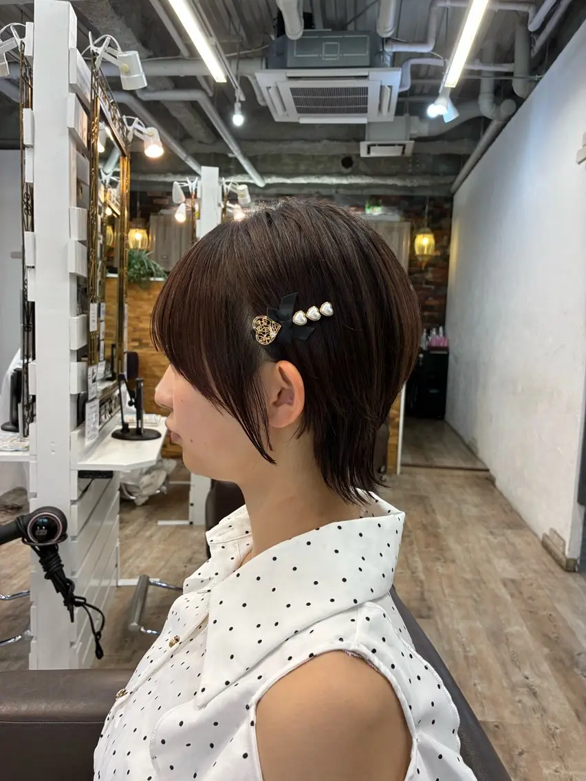 ショート カラー ヘアアレンジ ブラウンカラー イルミナカラー くびれヘア 顔周りカット ショートヘア カット ヘアカラー トリートメント Ai   まとまる 縮毛矯正/ショートのヘアスタイル