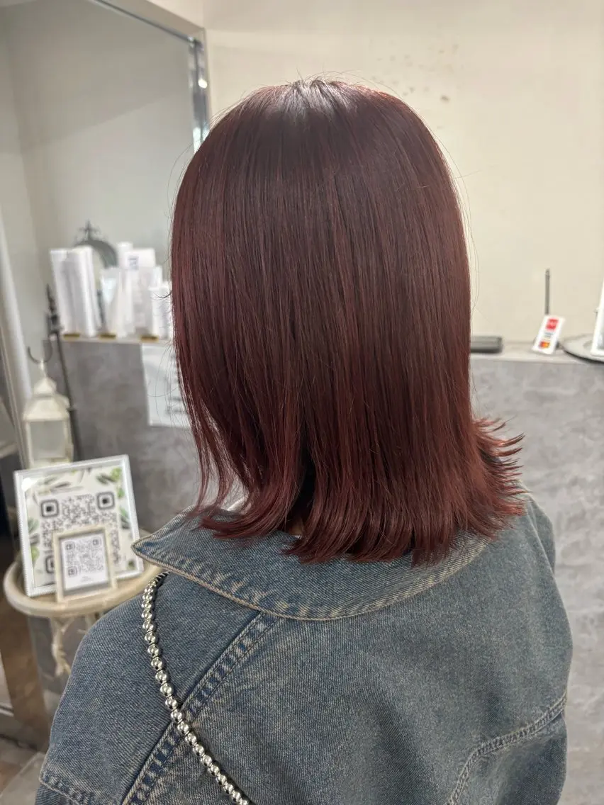 ミディアム カラー レッドカラー ボブ 外ハネヘア カット ヘアカラー nico麻生　長谷川 裕月のヘアスタイル