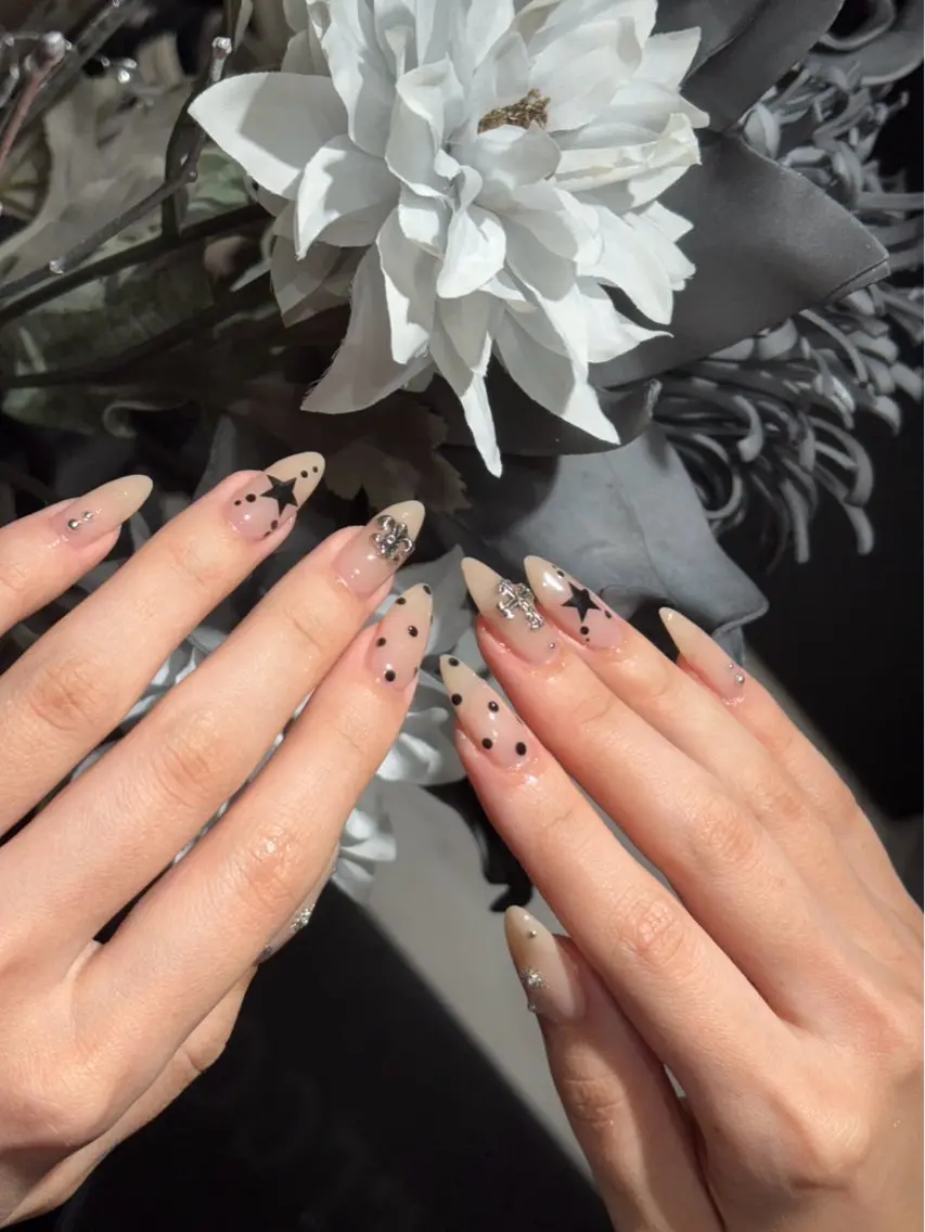 ネイル . NOIRスタッフのネイルデザイン