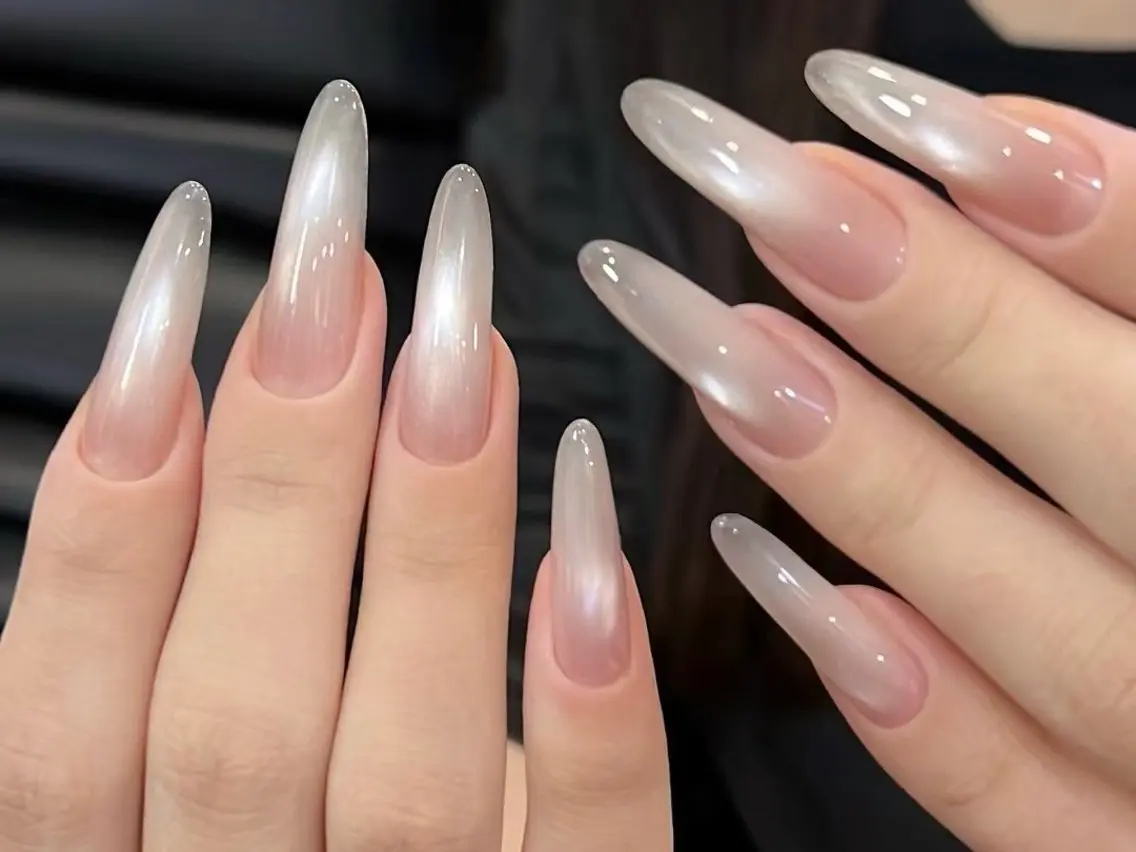 ネイル オーロラネイル チークネイル 長さ出し フットネイル フレンチネイル ハンドネイル ハンドケア Zz nail salonのネイルデザイン