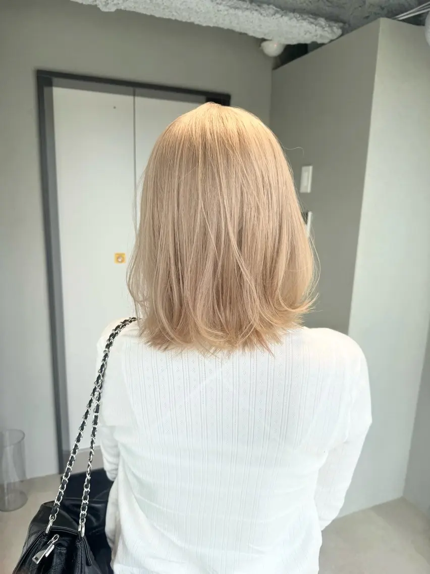 ショート カラー バレイヤージュ ミストバング ベージュカラー ブリーチ 抜きっぱなしブロンド 札幌美容師/ブリーチ /ハイトーン/Doiのヘアスタイル
