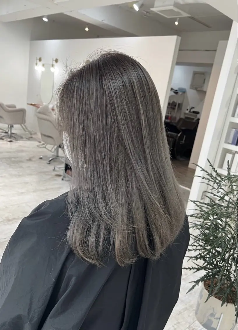 セミロング カラー バレイヤージュ ダークグレー ダークグレージュ グレージュ レイヤーカット ヘアカラー トリートメント 指名数No.1 /NAOYAのヘアスタイル