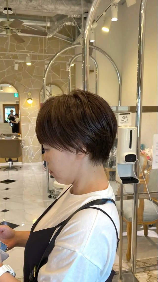 ショート カラー ベージュカラー ショートヘア 坂井 茅聖のヘアスタイル