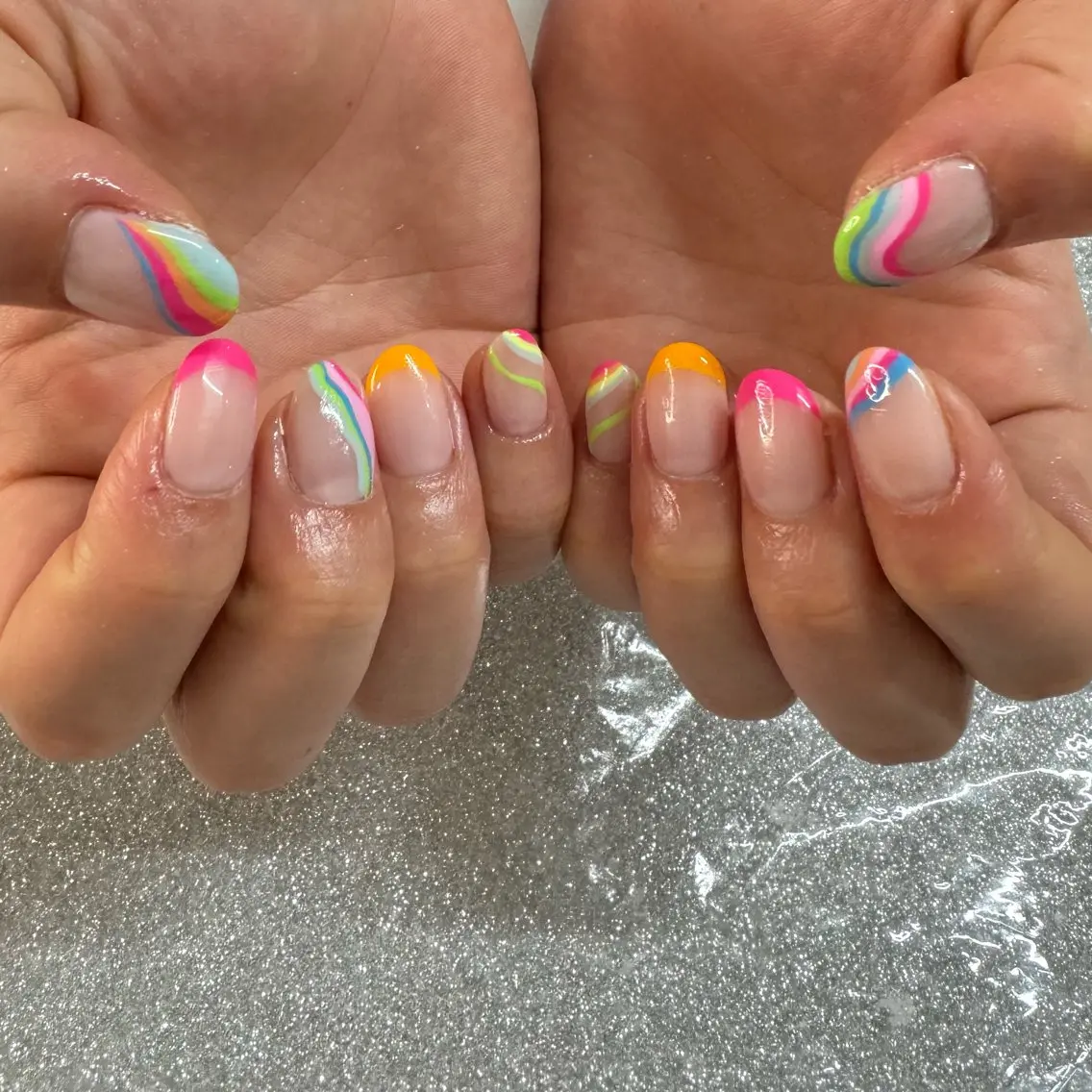 ネイル ハンドネイル VIERU 🌈🎀💖のネイルデザイン