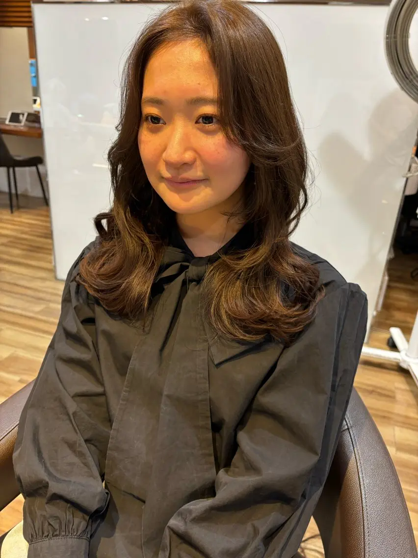 ロング カラー ベージュカラー ブリーチ ブリーチなしカラー くびれヘア カット ヘアカラー トリートメント レイヤーカット /髪質改善/千葉怜寿のヘアスタイル