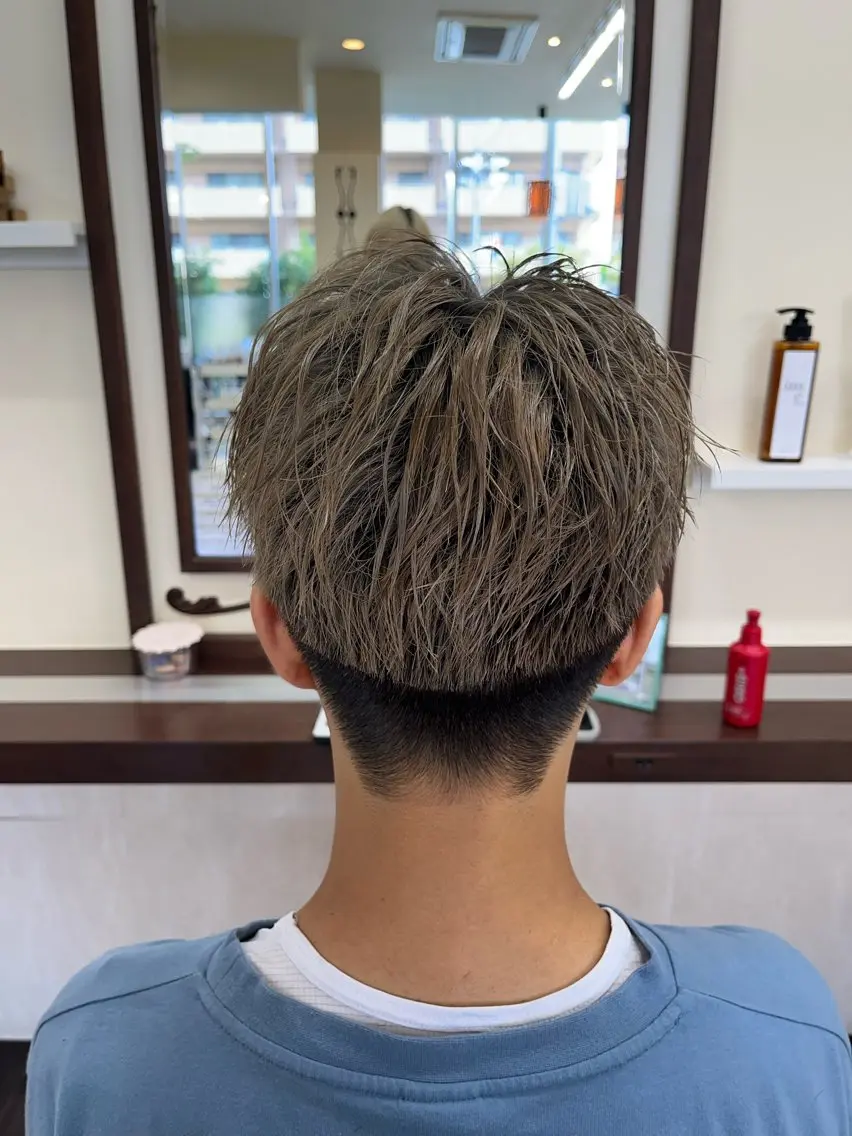 ショート カラー メンズ メンズハイトーン メンズショート ハイトーンカラー ショートヘア 🧊メンズ特化🧊 高木航希のヘアスタイル