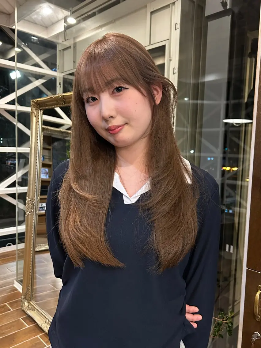 ロング ヘアカラー 西 優衣奈のヘアスタイル