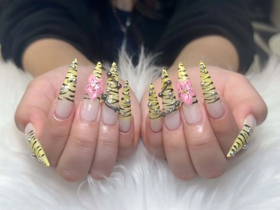 ネイル アートネイル ジェルネイル ニュアンスネイル シンプルネイル ハンドネイル Nie Nail Shinokuboのネイルデザイン