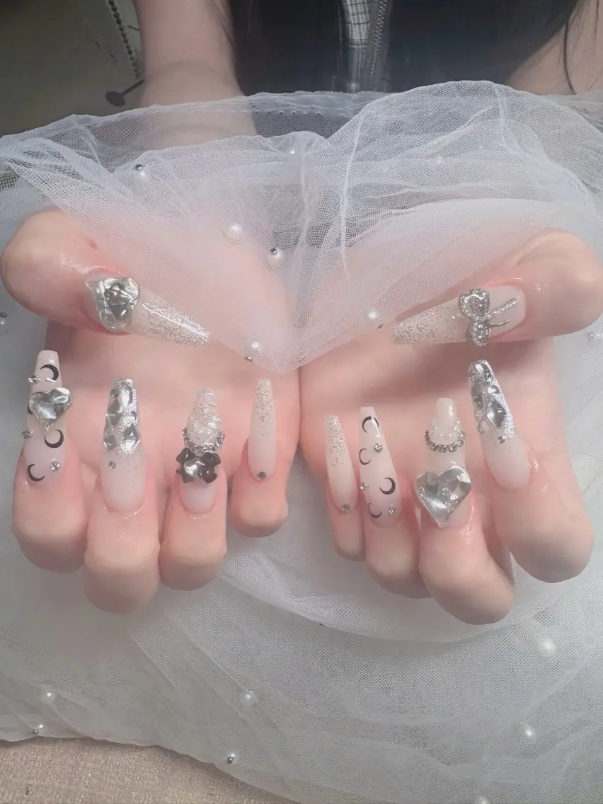 ネイル フレンチネイル ジェルネイル ガラスフレンチ ハロウィン ハート ハンドネイル H.baby Nail Salonのネイルデザイン