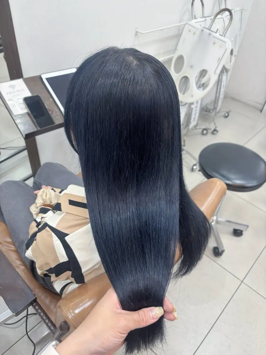セミロング カラー 黒髪 ブルーカラー ブルーブラック ヘアカラー トリートメント 頭皮×髪質改善 透明感カラー💎中村のヘアスタイル