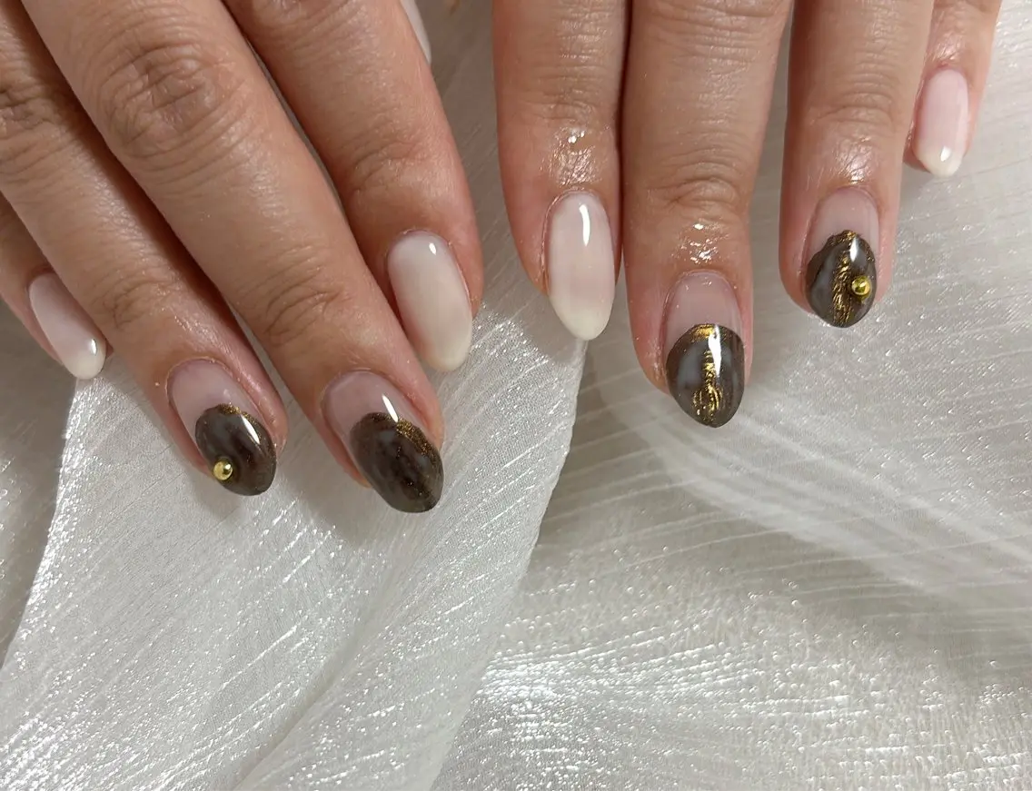 ネイル オーロラネイル フットネイル フレンチネイル ジェルネイル マグネットネイル ハンドネイル mogunail &blowのネイルデザイン
