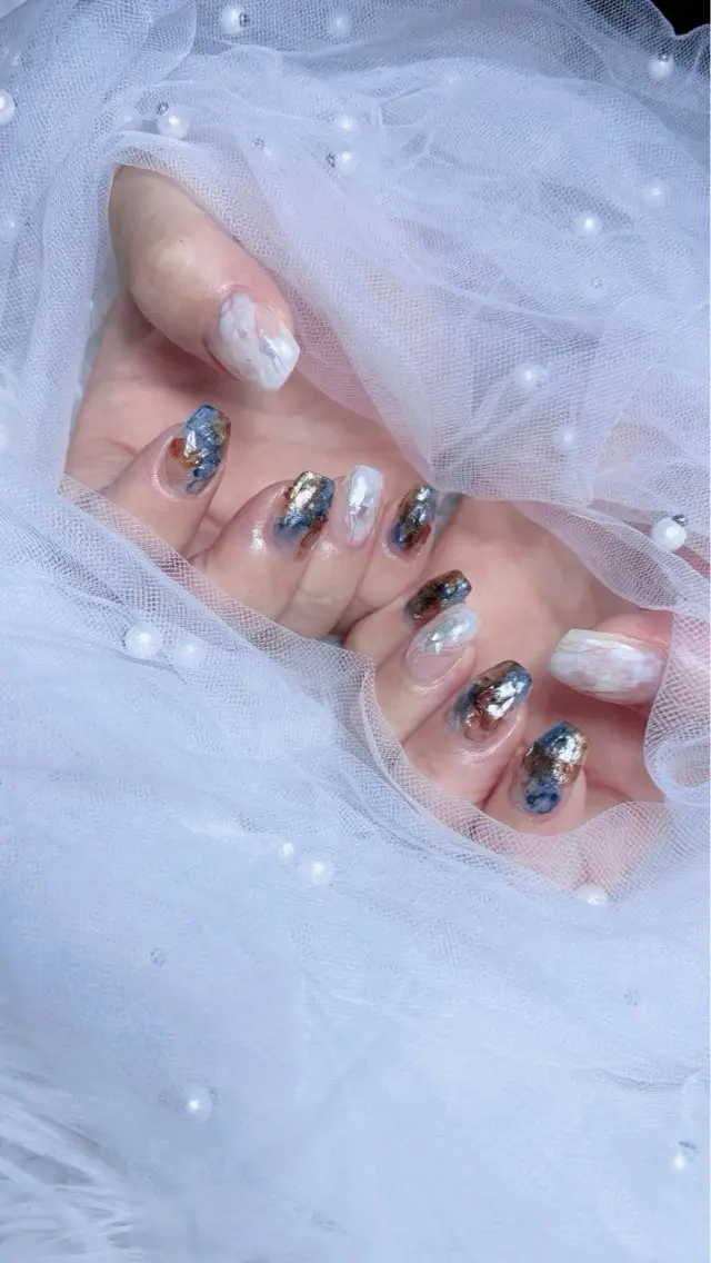 ネイル ニュアンスネイル 𝑬𝑹𝑰𝑲𝑨 𓂃🎀𓈒𓏸のネイルデザイン