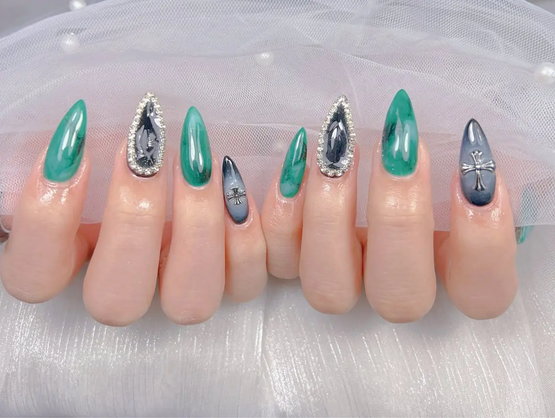 ネイル アートネイル オーロラネイル チークネイル 長さ出し フットネイル Miya _nailのネイルデザイン