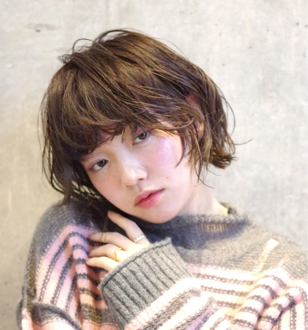 ショート カラー パーマ 顔まわりレイヤー レイヤーカット ショートヘア 西川 賢一のヘアスタイル