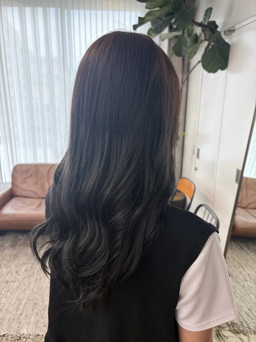 ロング ヘアカラー しの／酸性ストレート ／カラーのヘアスタイル