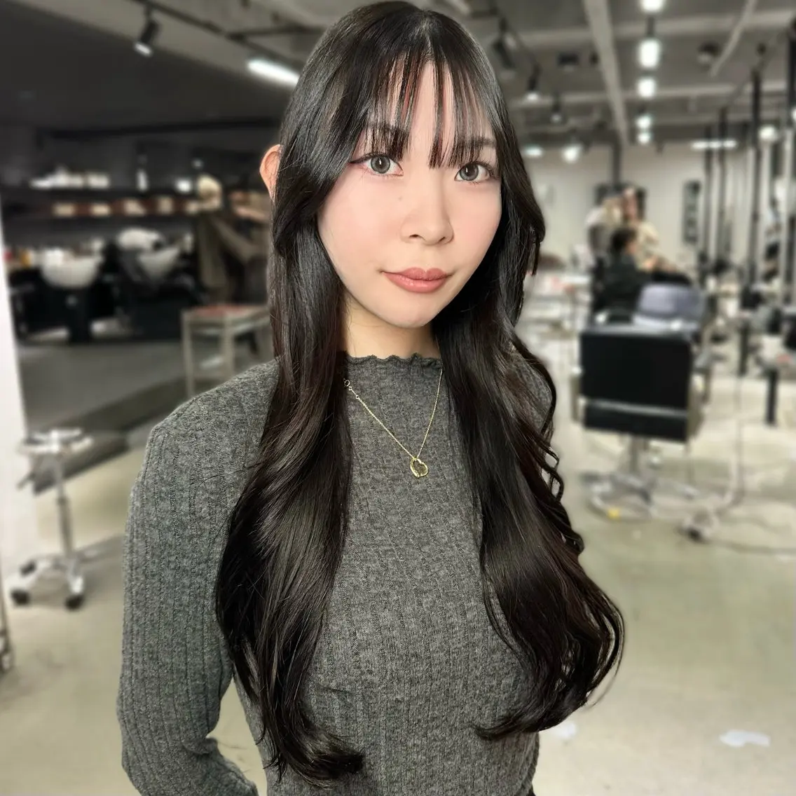 ロング くびれヘア 顔まわりレイヤー 顔周りカット 韓国風ヘア くびれレイヤー カット ヘアカラー トリートメント 心斎橋 韓国レイヤ ー指名No.1renのヘアスタイル