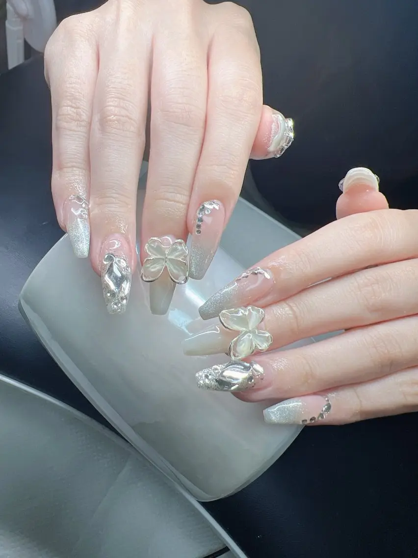 ネイル オーロラネイル チークネイル 長さ出し フットネイル フレンチネイル ハンドネイル Lee Nailsのネイルデザイン