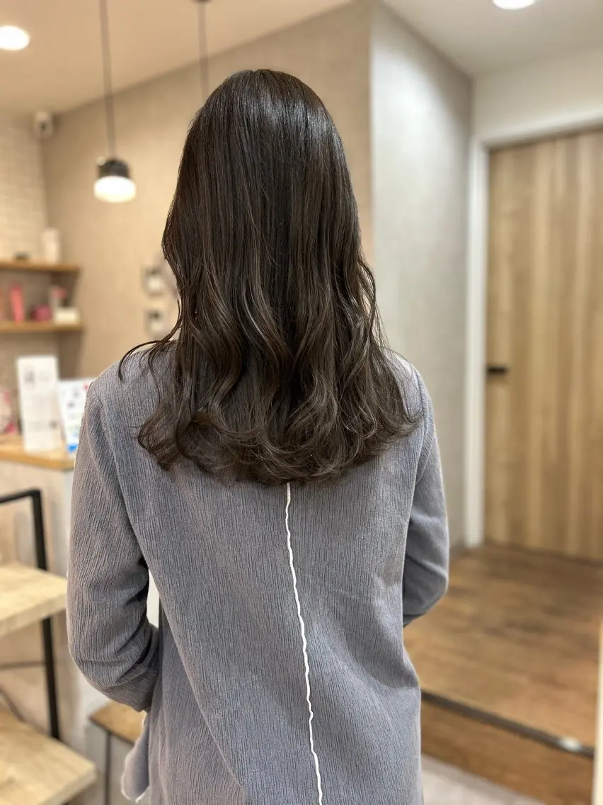 ロング カラー 透明感カラー ダークグレー ダークグレージュ グレージュ ロング カット ヘアカラー トリートメント ボブ/ハイトーン 福生Radix 下田のヘアスタイル