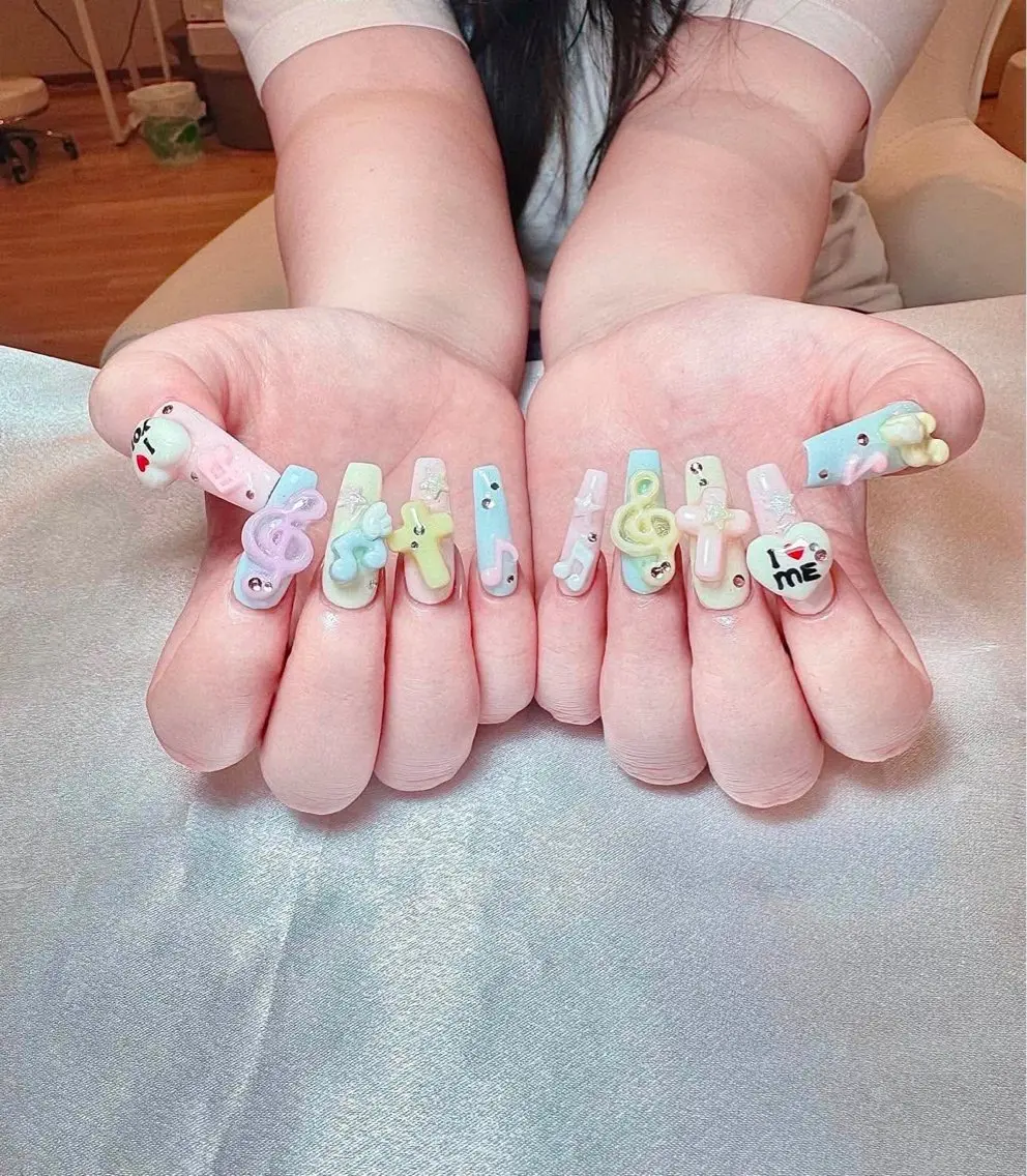 ネイル アートネイル ジェルネイル 韓国ネイル ニュアンスネイル ワンカラーネイル ハンドネイル Queen Nail Salonのネイルデザイン