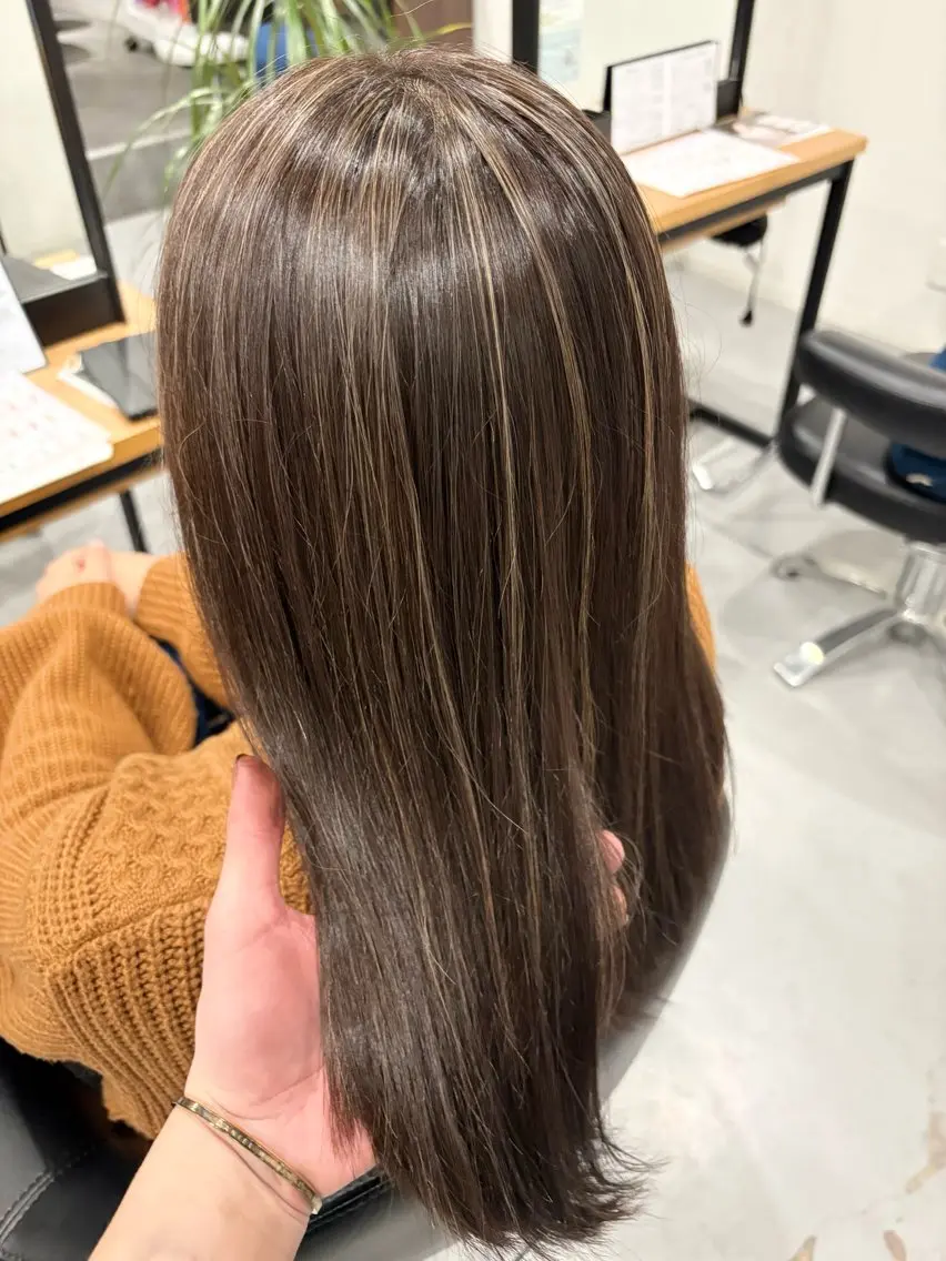 セミロング ハイライト カット ヘアカラー トリートメント 一刀 厚太のヘアスタイル
