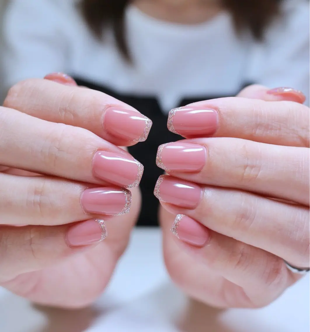 ネイル フレンチネイル キラキラネイル 韓国ネイル ラメ(グリッター) ピンク ハンドネイル Baku Nailsのネイルデザイン