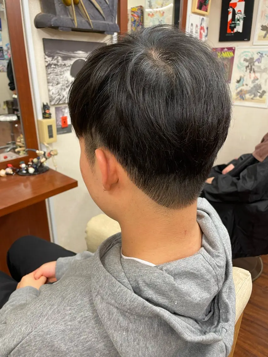 メンズ 刈り上げ 侑🌈特価 映える店内でカット✨のヘアスタイル
