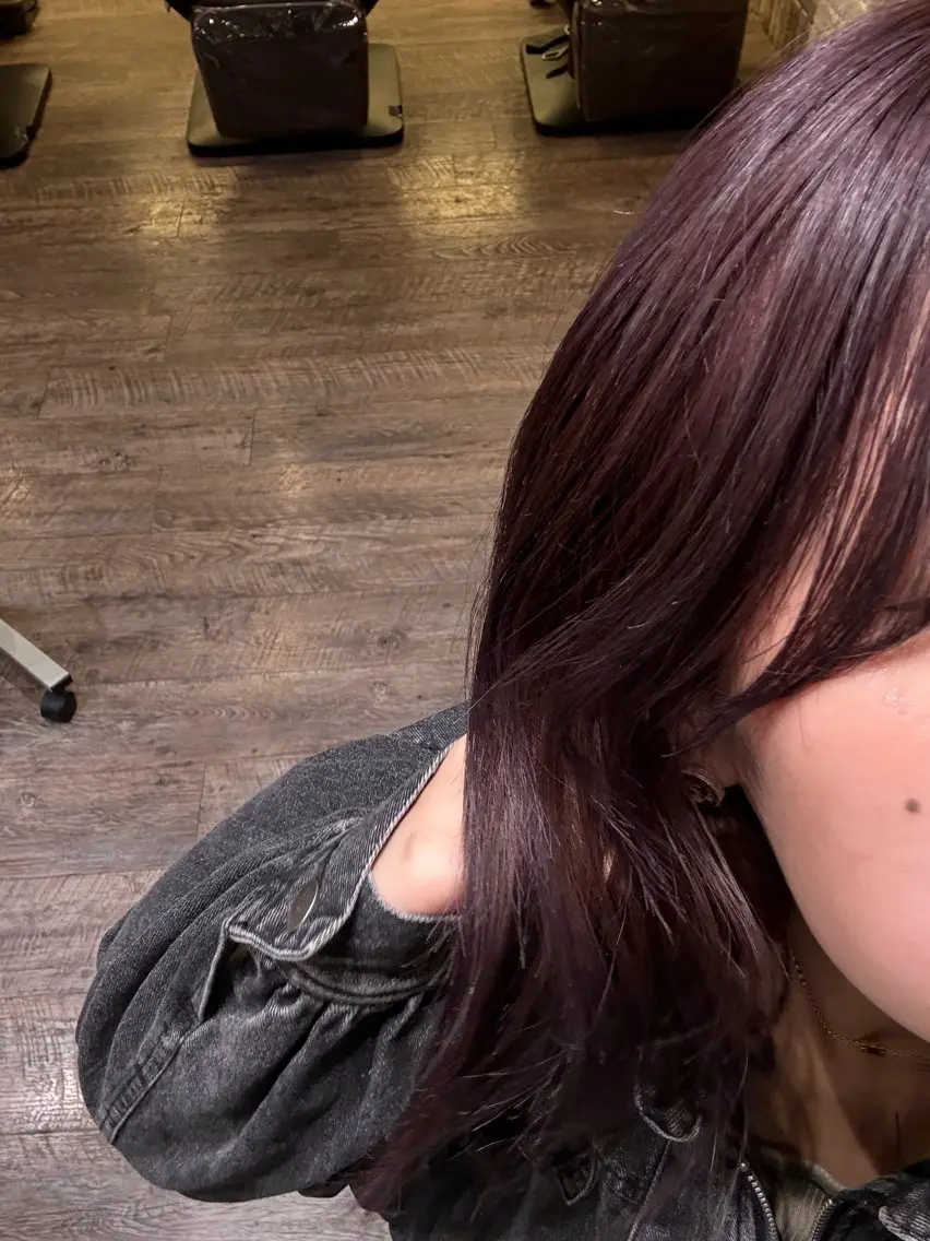 セミロング カラー ラベンダーカラー カットパーマ3000 円/水曜日モデルのヘアスタイル