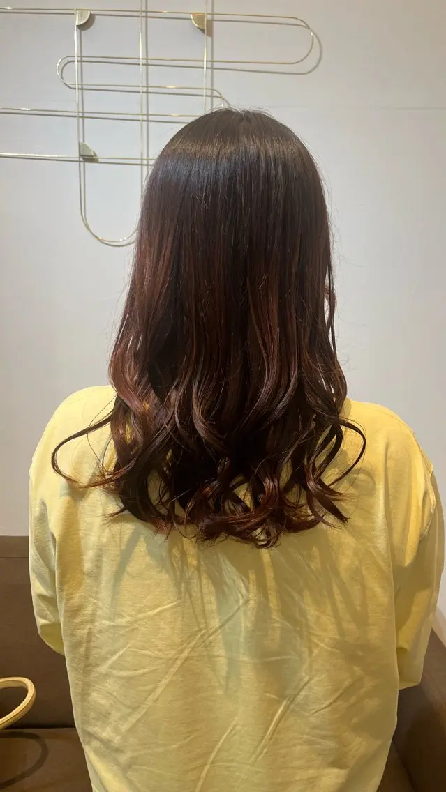 カラー レッドカラー くろたき まほのヘアスタイル