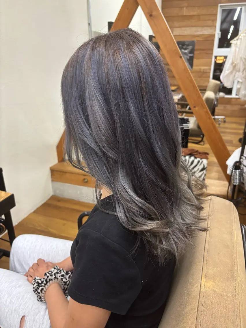 【ロングヘア限定】ブリーチリタッチ+ワンカラー+オージュアトリートメントの写真