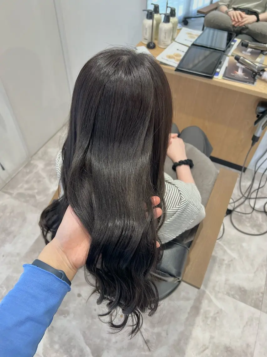 ロング ヘアアレンジ ヘアカラー トリートメント 黒阪 なみのヘアスタイル