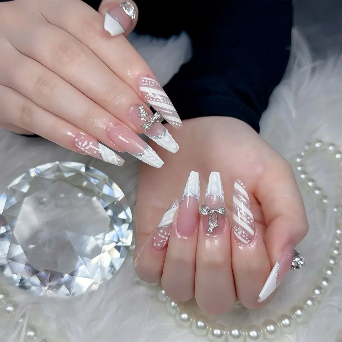 ネイル オーロラネイル ボルドー ブラウン ハート ラメ(グリッター) ハンドネイル Nova Nailのネイルデザイン