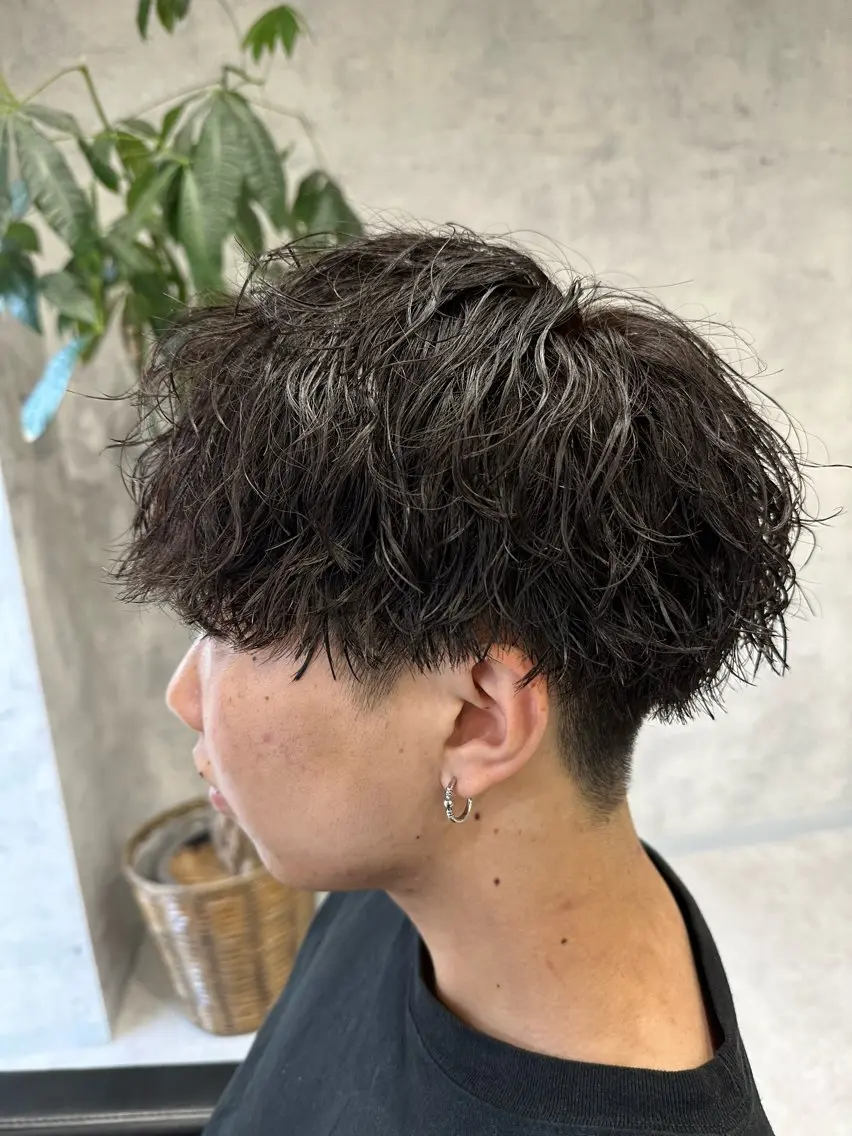 ショート パーマ メンズ メンズパーマ ツイストスパイラルパーマ スパイラルパーマ カット ユウ🪄 パーマ指名No1のヘアスタイル