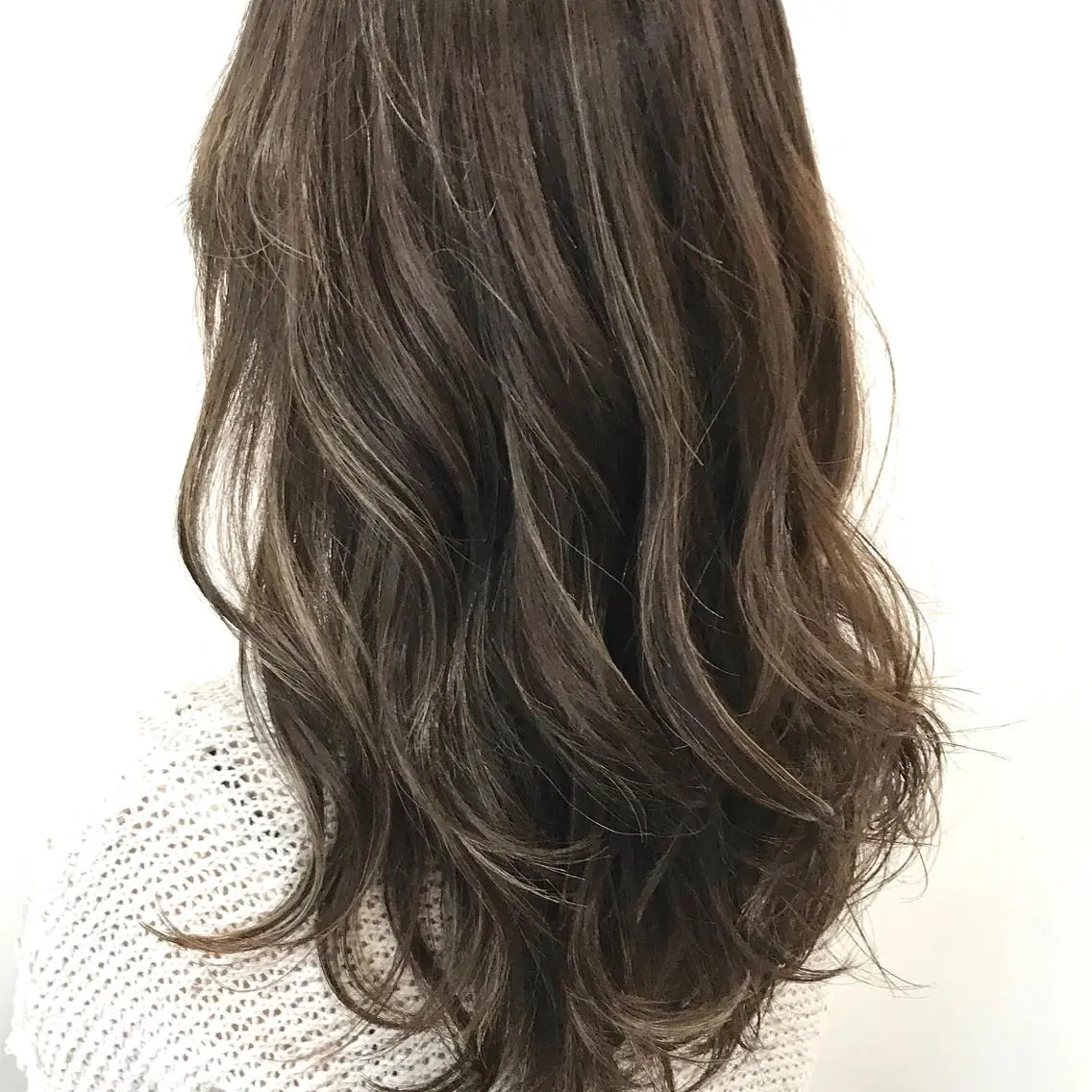 セミロング カラー アッシュ アッシュグレー ハイライトカラー ハイライト 若杉 諒のヘアスタイル