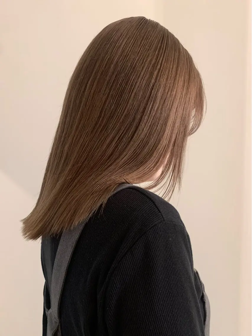 セミロング カラー ベージュカラー ミルクティーベージュ カット ヘアカラー 落合希 Olivebeigeのヘアスタイル