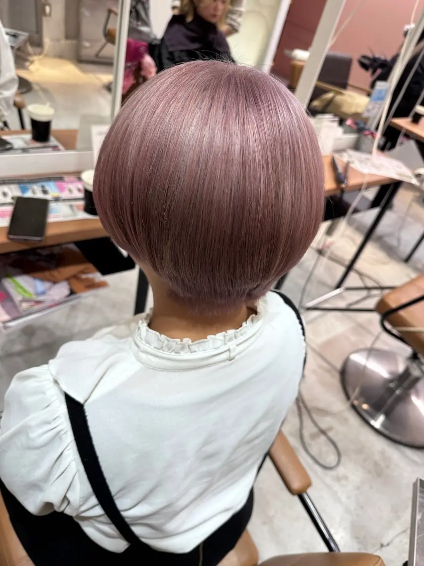 ショート カラー ベージュカラー ピンクカラー ピンクベージュ ショートヘア レイヤーブリーチ特化 ホワイト専門/岸のヘアスタイル