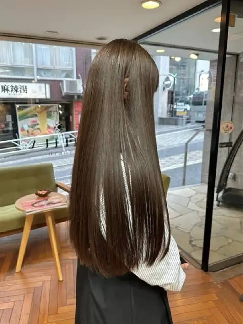 カット＋アディクシーカラー（全体カラー）の写真