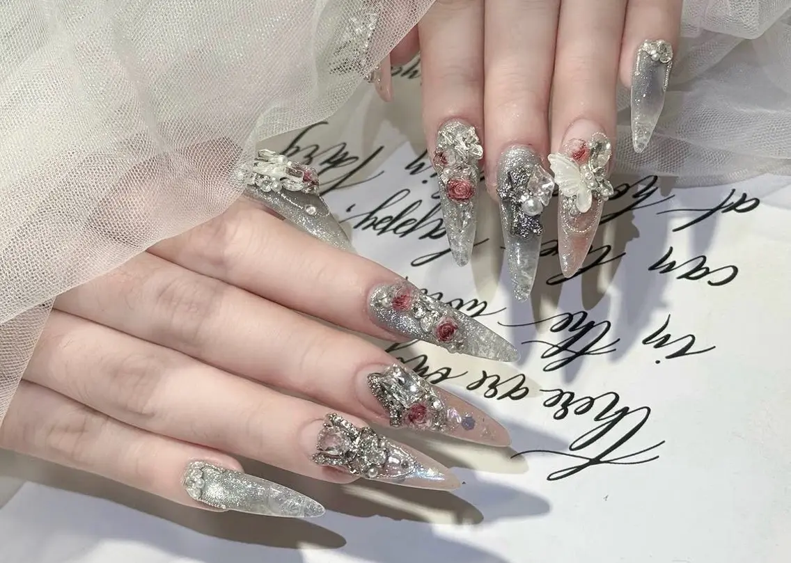 ネイル オーロラネイル ブラウン フラッシュネイル フラワーネイル ホログラムネイル ハンドネイル ハンドケア REI NAILS SALONのネイルデザイン