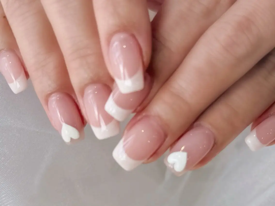 ネイル フレンチネイル ハート ハンドネイル salon WR by lauleaのネイルデザイン