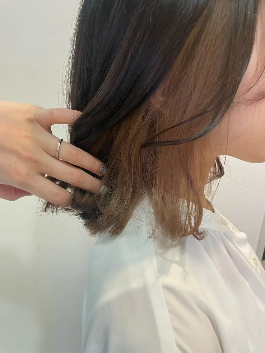 ミディアム カラー ベージュカラー インナーカラー ミルクティーベージュ ボブ カット ヘアカラー 松佐 ゆかりのヘアスタイル