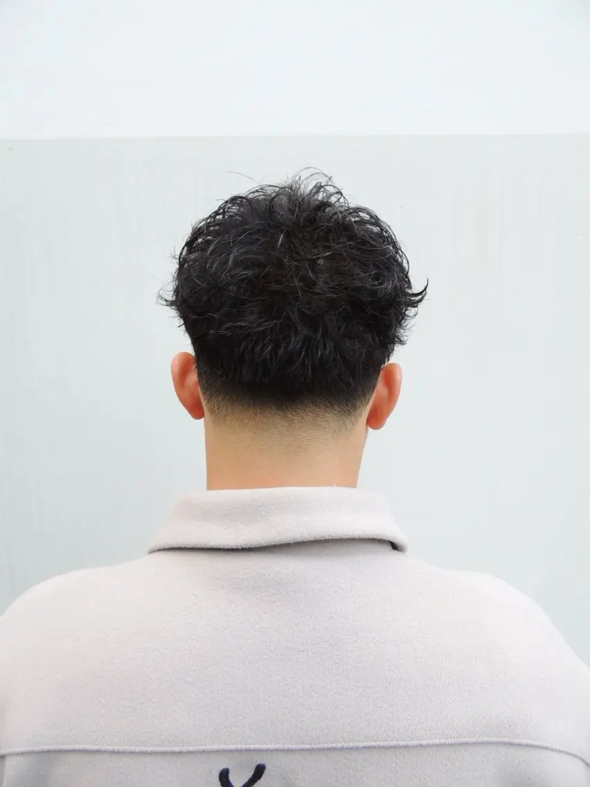 ショート メンズ ⚡メンズパーマフ ェードカットTomyのヘアスタイル