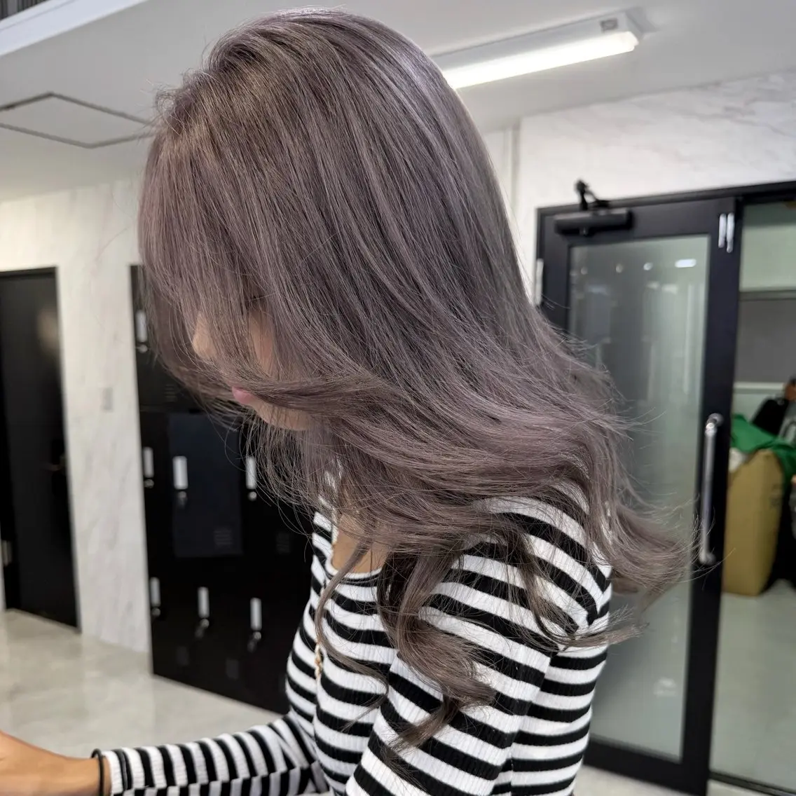 ロング カラー シールエクステ ハイトーンカラー エクステ ヘアカラー シールエクステ特化 ハイトーン、NANAのヘアスタイル