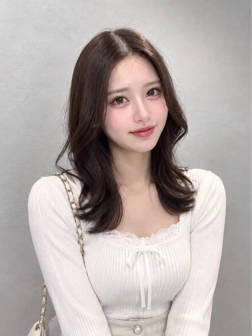 セミロング カラー ブラウンカラー オリーブブラウン ヘアカラー トリートメント girly上品ヘア 🎀／ベージュikuのヘアスタイル