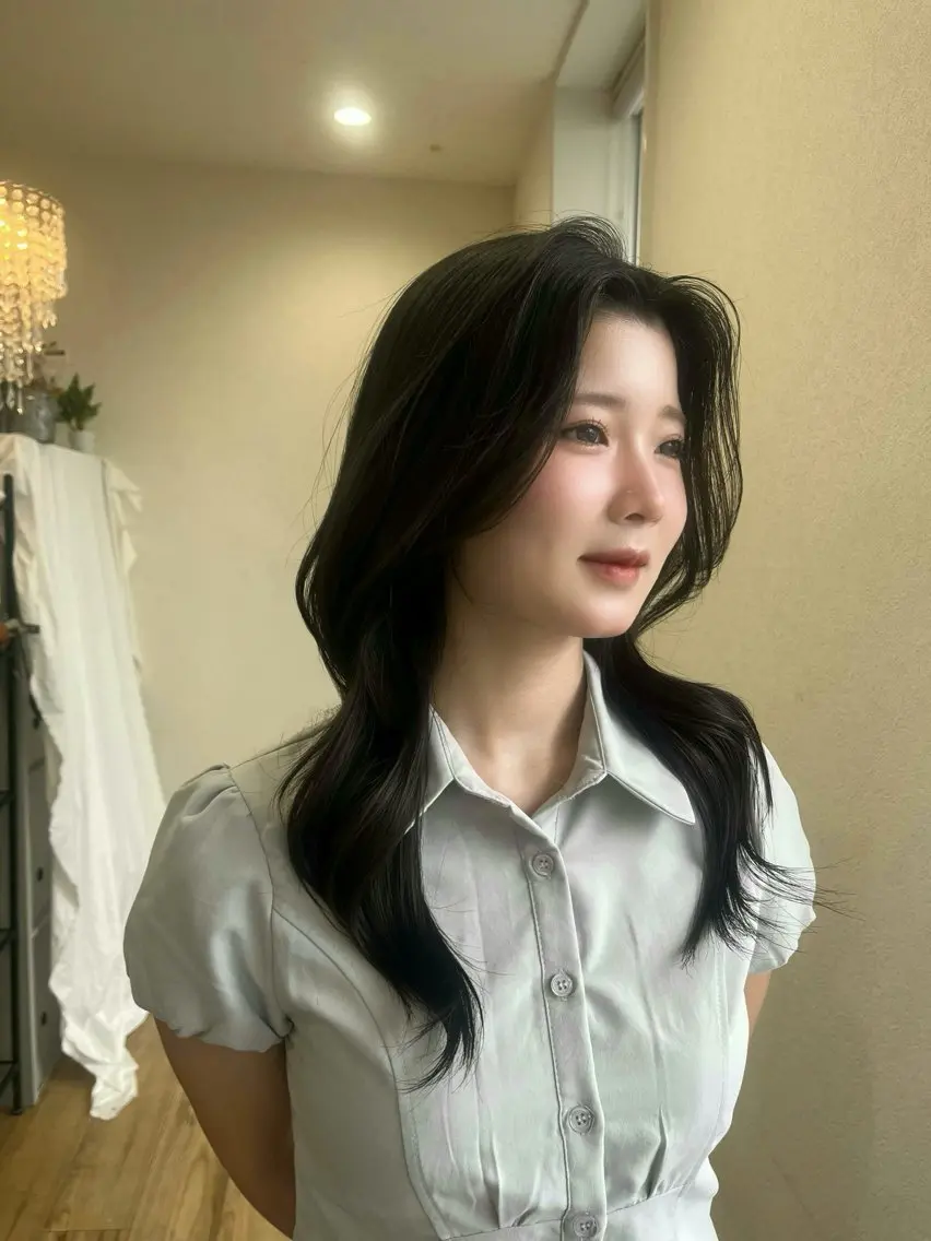 セミロング カット 喜屋武 美月のヘアスタイル