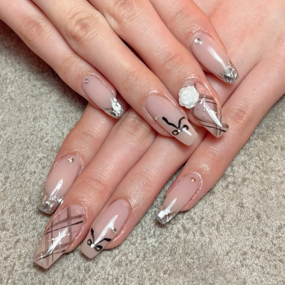 ネイル リボン ハンドネイル nailroom DIASOMNIAのネイルデザイン