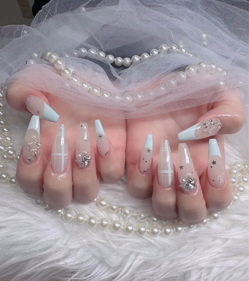 ネイル オーロラネイル フレンチネイル ジェルネイル ハロウィン キラキラネイル ハンドネイル H.baby Nail Salonのネイルデザイン