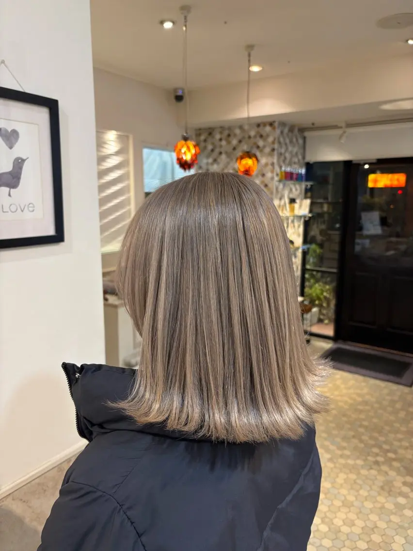 カラー グレージュ サクラバ ララネのヘアスタイル