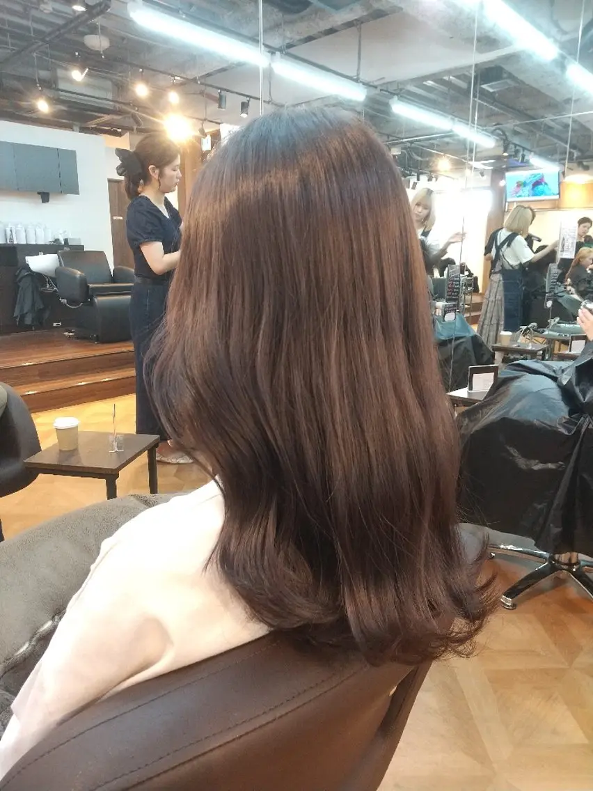 セミロング カラー ベージュカラー ラベンダーカラー ラベンダーベージュ 久村 奈菜のヘアスタイル