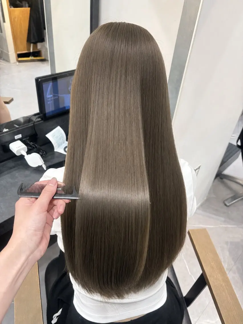 カラー グレージュ オリーブグレージュ オリーブグレー ヘアカラー 井戸 飛輝のヘアスタイル