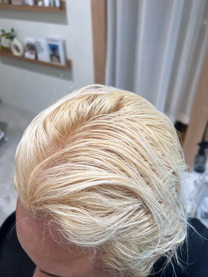 メンズ メンズブリーチ Day .1のヘアスタイル